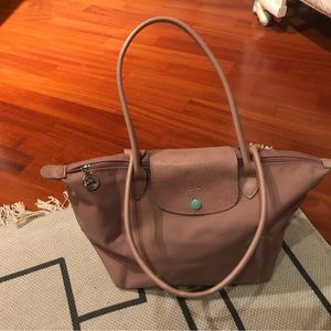 EUC medium Longchamp tote in pretty rose color